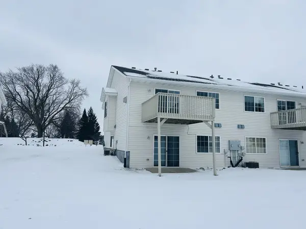 140 Cedar Cove LN, Owatonna, MN 55060