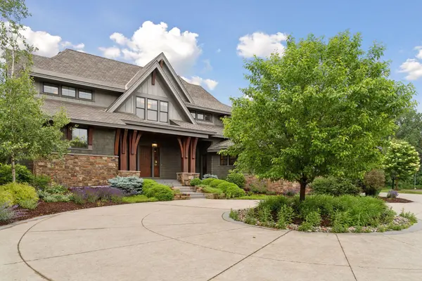9485 Whistling Valley TRL, Lake Elmo, MN 55042