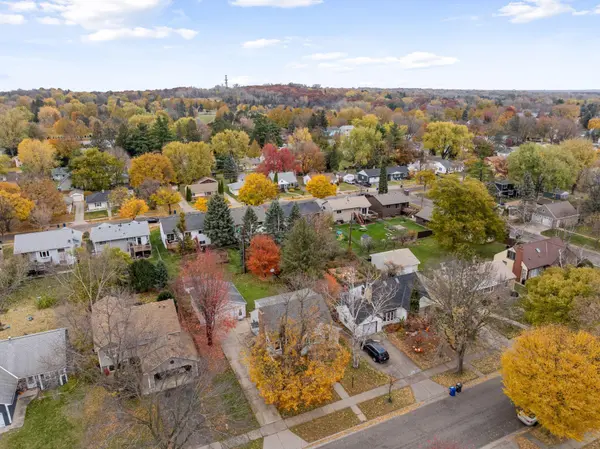 869 Iowa AVE W, Saint Paul, MN 55117