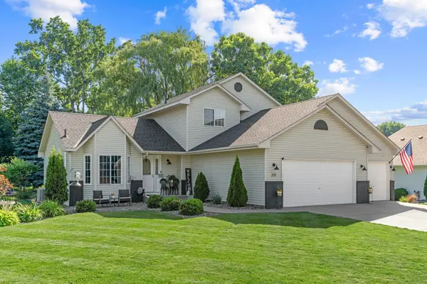 201 Pendryn Hill Curve, Woodbury, MN 55125