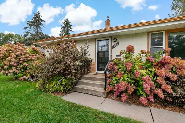 1205 Autumn ST, Roseville, MN 55113