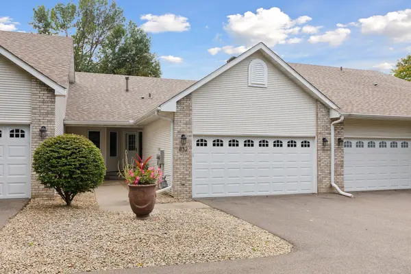 832 Wescott SQ, Eagan, MN 55123