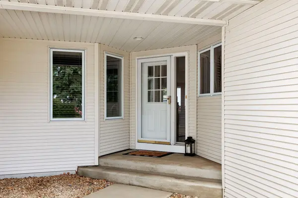 832 Wescott SQ, Eagan, MN 55123