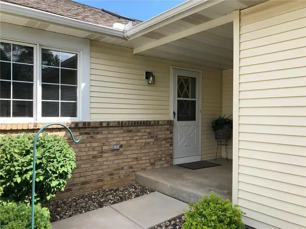 514 Deer Ridge LN S, Maplewood, MN 55119