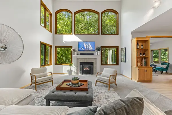 1847 Deer Pond CIR,  Eagan,  MN 55122