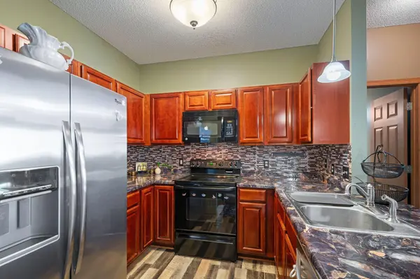 673 Kingfisher LN #D, Woodbury, MN 55125