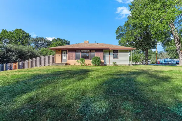 2841 Noble AVE N, Golden Valley, MN 55422