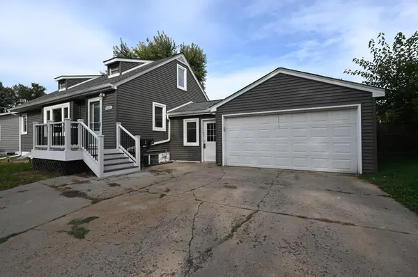 835 Sommerville ST S, Shakopee, MN 55379