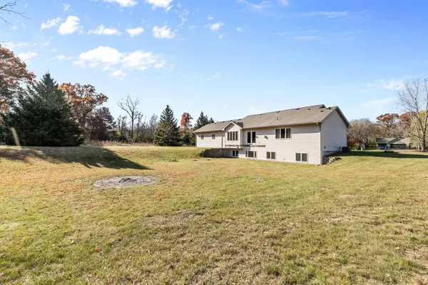 37305 Eagle CT, North Branch, MN 55056