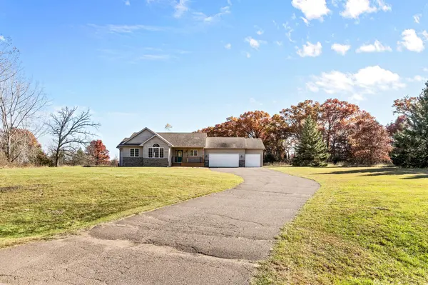 37305 Eagle CT, North Branch, MN 55056