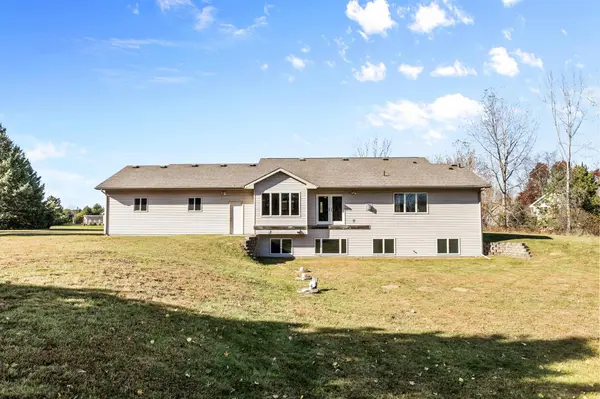 37305 Eagle CT, North Branch, MN 55056