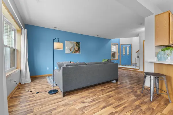 8716 N Bay DR, Chanhassen, MN 55317