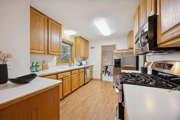 601 Viking DR E, Little Canada, MN 55117