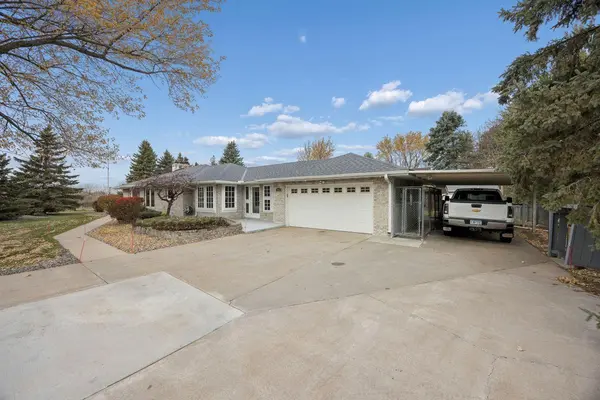 601 Viking DR E, Little Canada, MN 55117