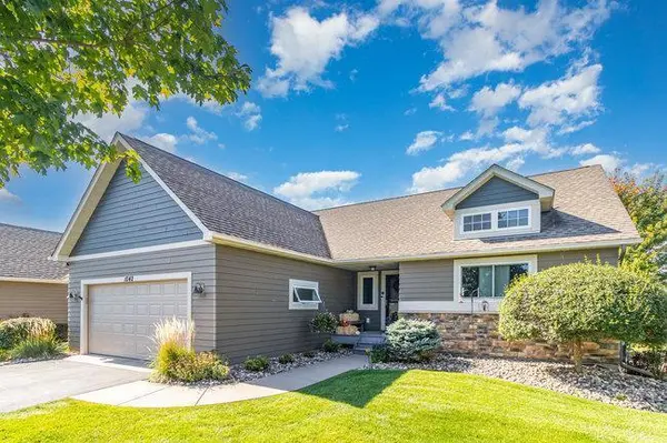 1042 Wyncrest CT, Woodbury, MN 55129