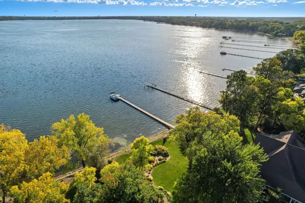 6951 N Shore TRL, Forest Lake, MN 55025