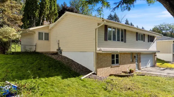 1989 N Park DR, Saint Paul, MN 55119