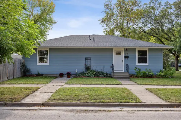 205 10th AVE S, Moorhead, MN 56560