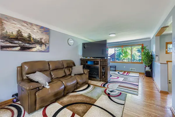 2561 Edgerton ST, Little Canada, MN 55117