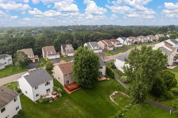 8457 Savanna Oaks LN, Woodbury, MN 55125