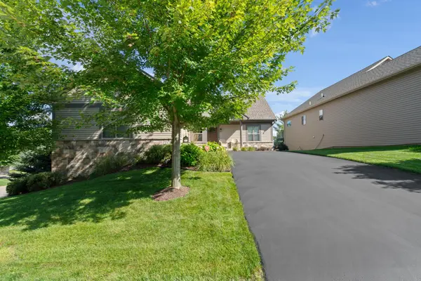 115 Crest DR, Carver, MN 55315