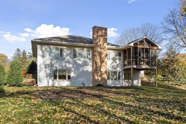 1837 Victoria RD S, Mendota Heights, MN 55118