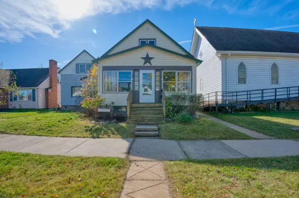 25 3rd ST SW, Chisholm, MN 55719