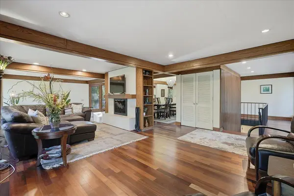 16 Pheasant LN, North Oaks, MN 55127