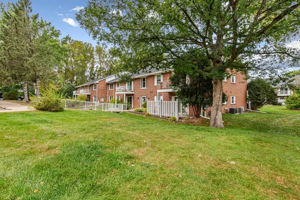 6337 Alderwood CIR #B, Woodbury, MN 55125