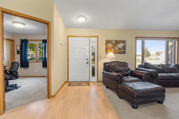 1221 Cedar WAY E, West Fargo, ND 58078