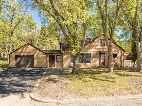 216 8th AVE N, Sauk Rapids, MN 56379