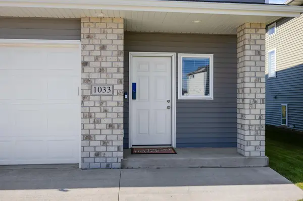 1033 Ashley DR W, West Fargo, ND 58078