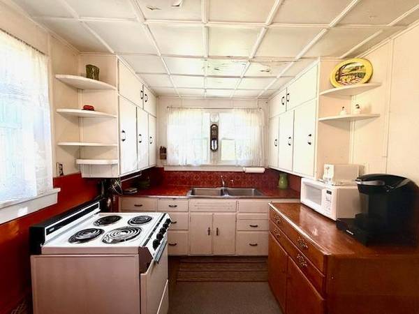 307 Winnebago ST S, Caledonia, MN 55921