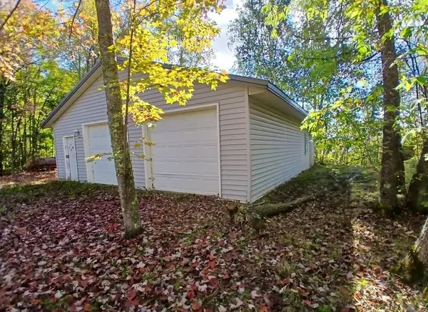 596 Columbo ST, Bovey, MN 55709