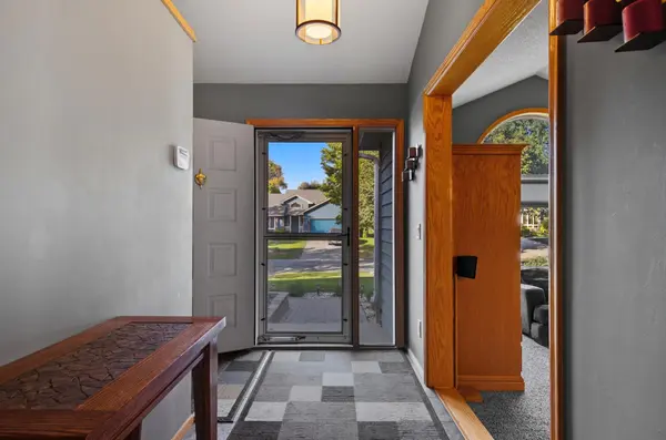 968 Coneflower CT, Eagan, MN 55123