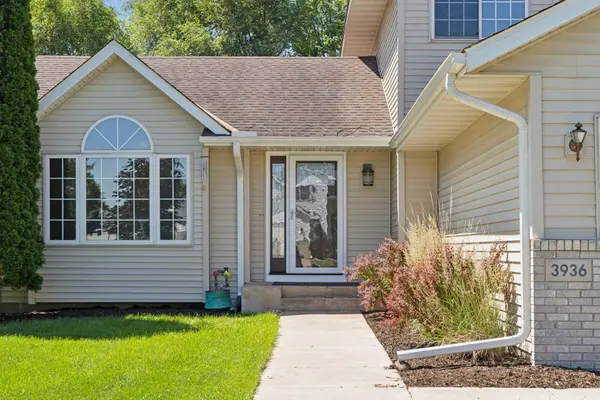 3936 Homestead DR, Woodbury, MN 55125