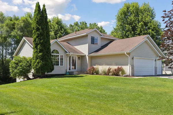 3936 Homestead DR, Woodbury, MN 55125