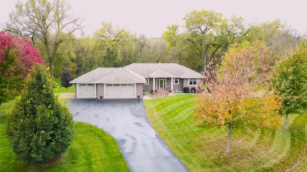 882 Yellowstone TRL, Hudson, WI 54016