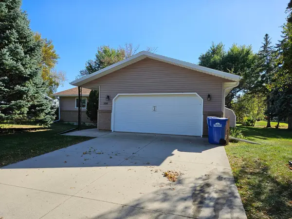 108 32nd AVE N, Fargo, ND 58102
