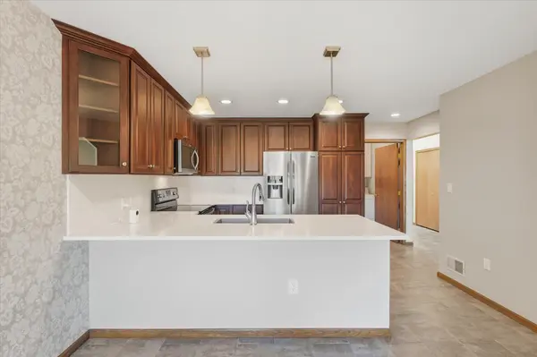 7582 Ojibway Park, Woodbury, MN 55125
