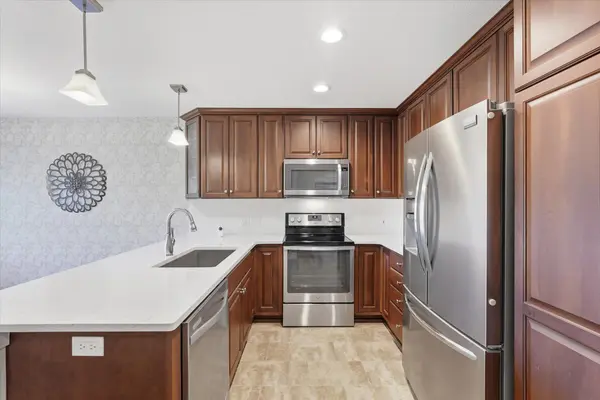 7582 Ojibway Park, Woodbury, MN 55125