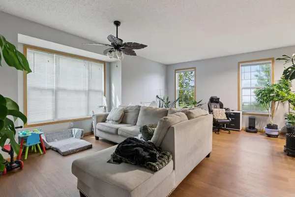 1551 Coneflower LN, Shakopee, MN 55379