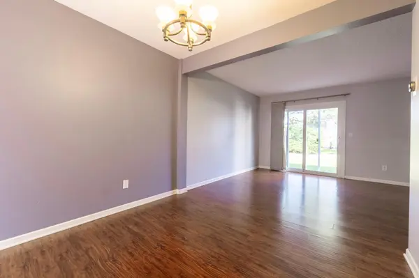 2363 Dorland LN E, Maplewood, MN 55119