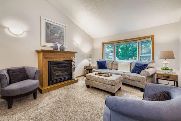 2209 Henna AVE N, Oakdale, MN 55128