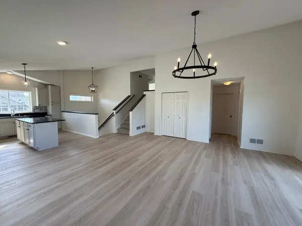 233 Dongola LN, Shakopee, MN 55379