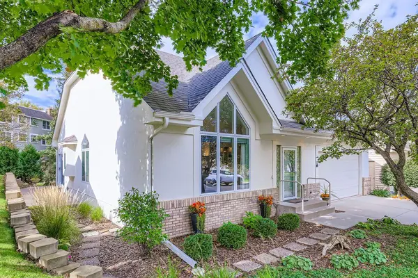 3056 Saint Albans Hollow CIR, Minnetonka, MN 55305