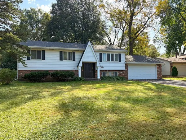 6401 Applewood CT, Woodbury, MN 55129
