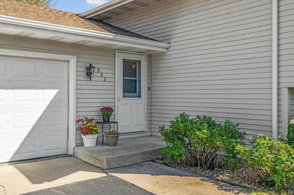 553 Westfield LN, Vadnais Heights, MN 55127