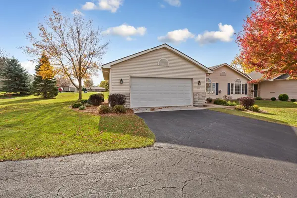 1427 Carriage CIR, Faribault, MN 55021
