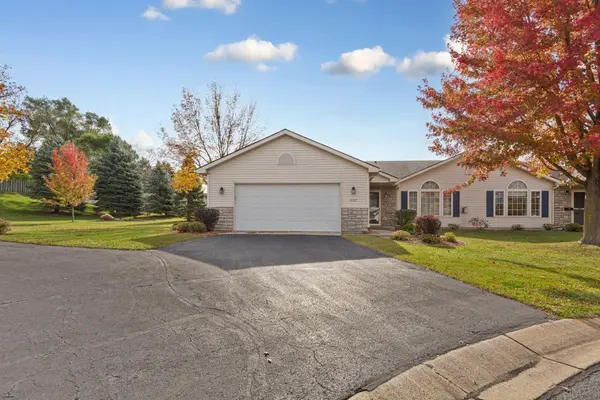 1427 Carriage CIR, Faribault, MN 55021